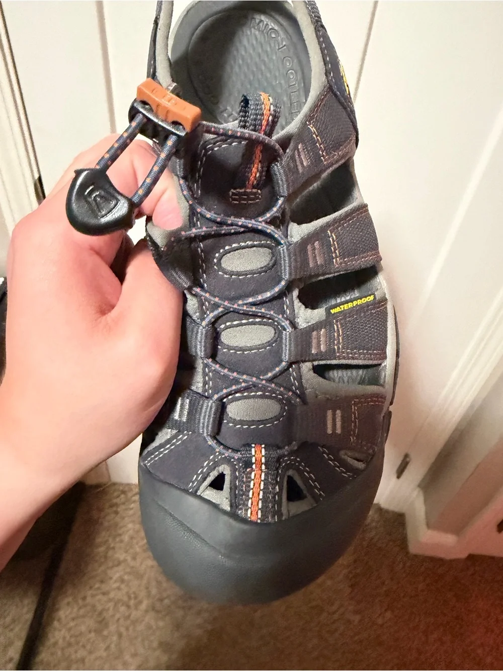 Keen durable gray